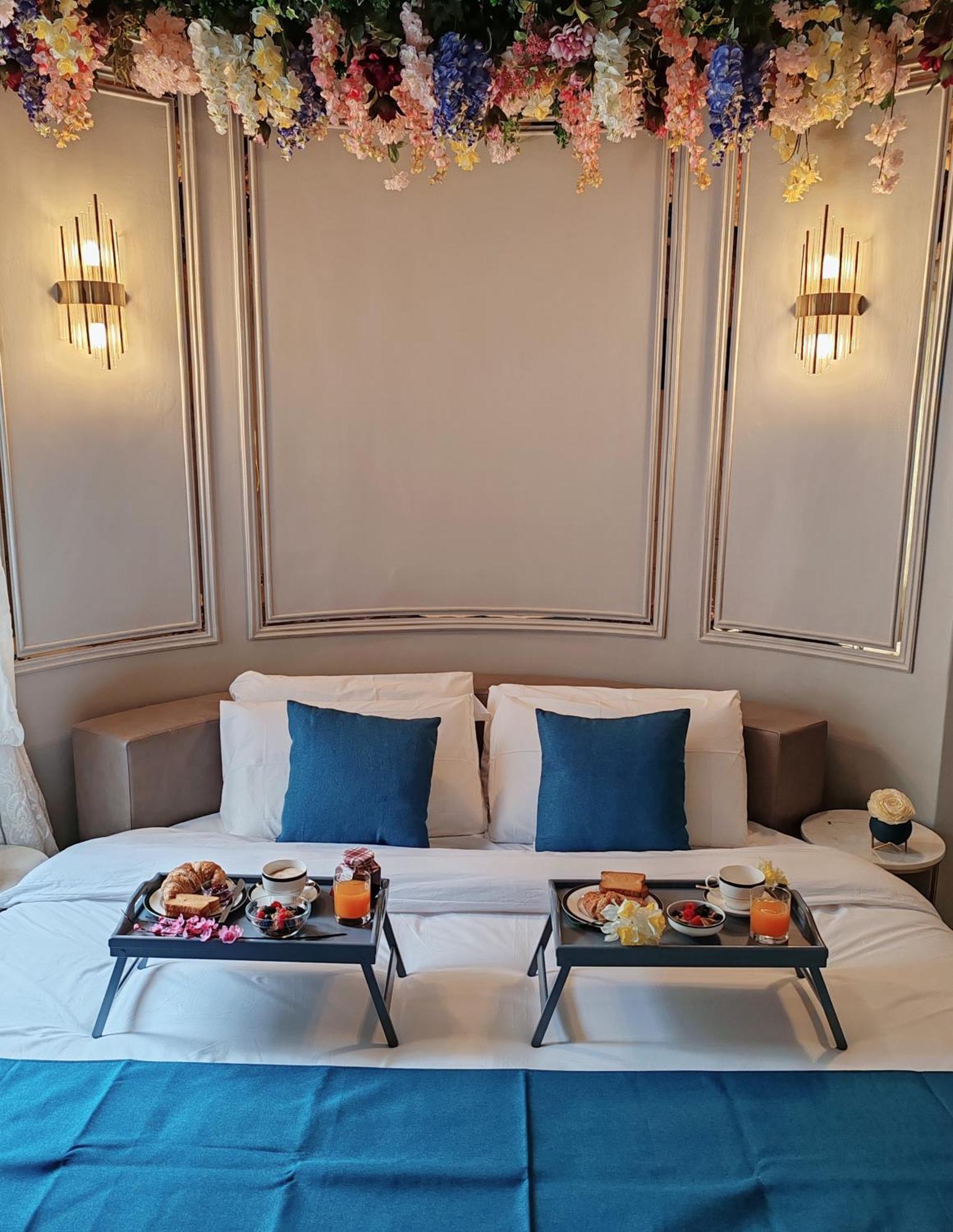 Flowers' Circle Of Piazza Di Spagna Apartment *