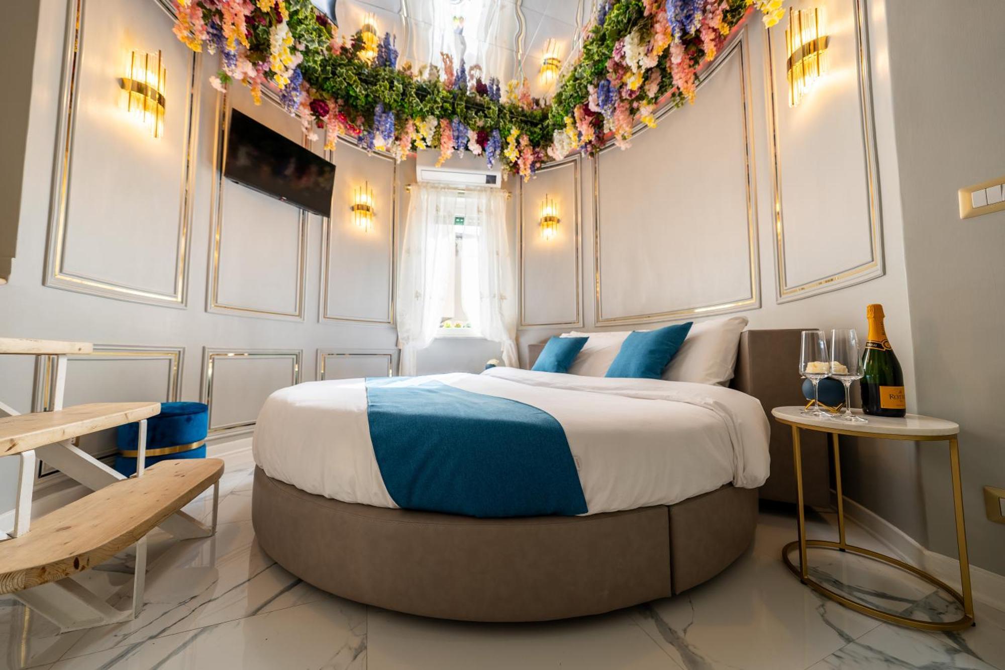 Flowers' Circle Of Piazza Di Spagna Apartment