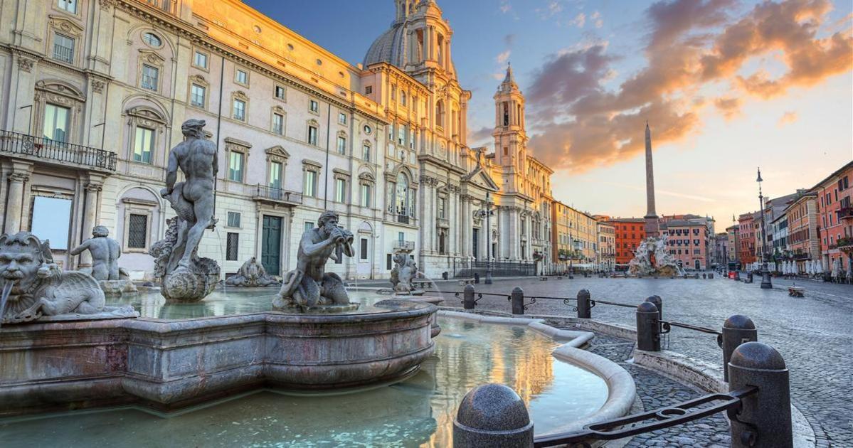 Flowers' Circle Of Piazza Di Spagna * Rom